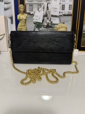 authentic black Louis Vuitton long wallet with leather insert,chain,COA🖤